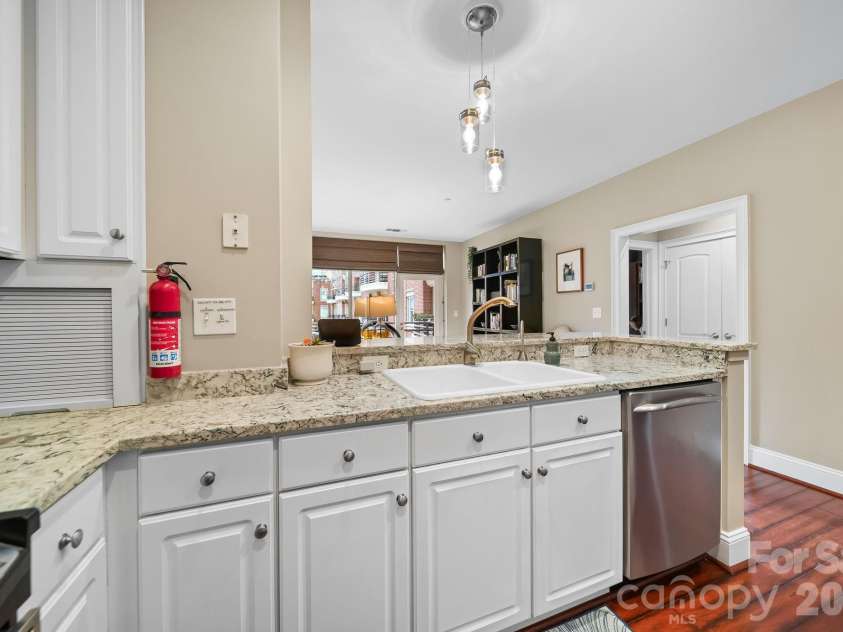 400 Church Street, Charlotte, NC 28202.  MLS# CAR4325886, YatesRealty ID 4535. Kitchen3