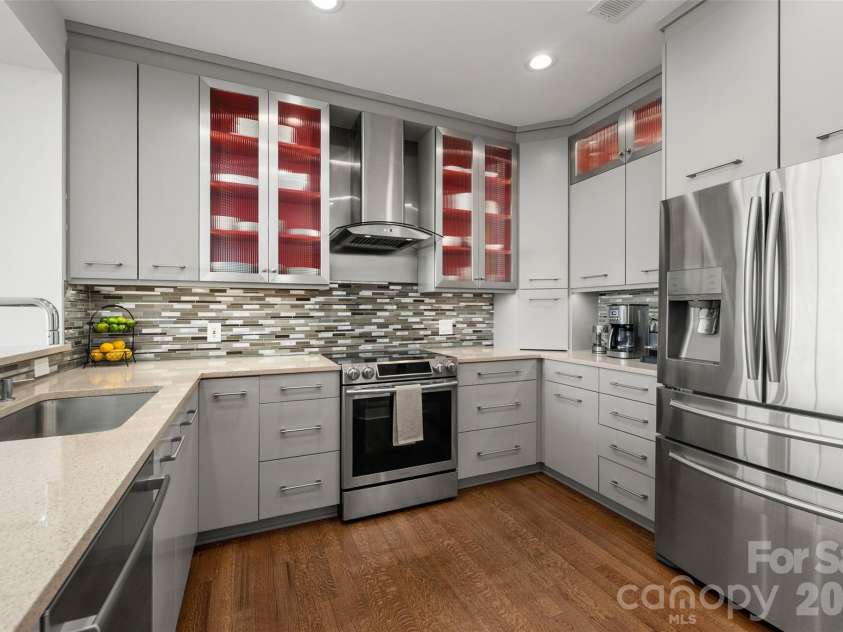 400 Church Street, Charlotte, NC 28202.  MLS# CAR4376398, YatesRealty ID 4535. 