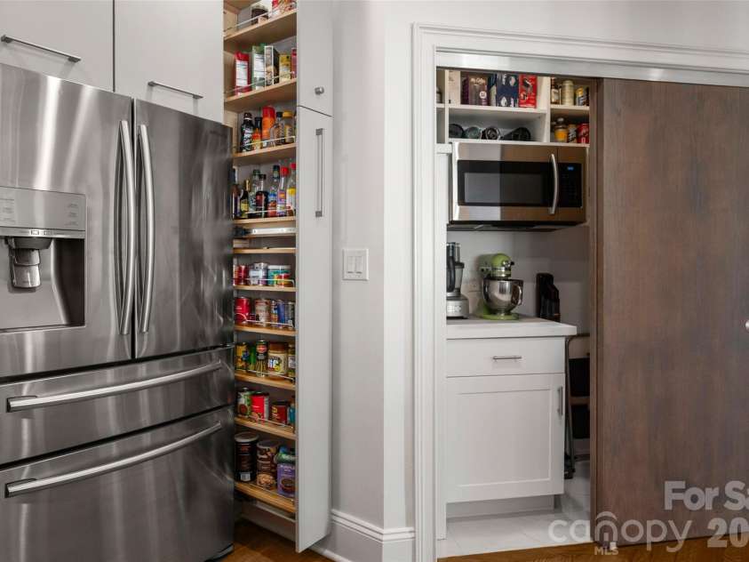 400 Church Street, Charlotte, NC 28202.  MLS# CAR4376398, YatesRealty ID 4535. 