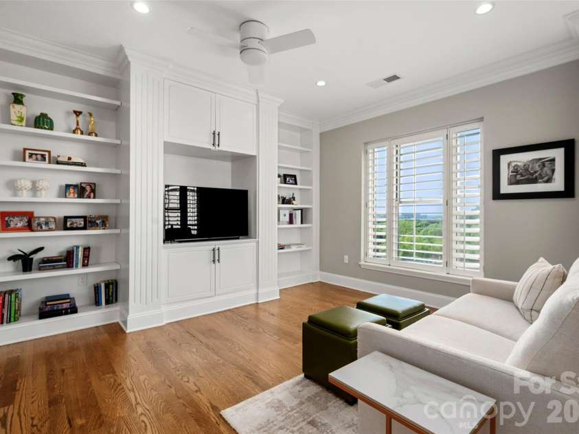 400 Church Street, Charlotte, NC 28202.  MLS# CAR4376398, YatesRealty ID 4535. 