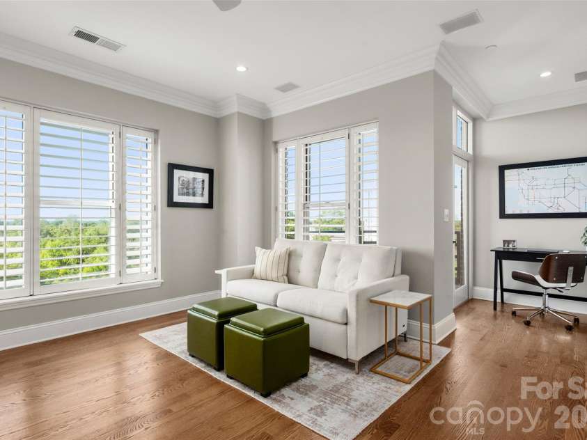 400 Church Street, Charlotte, NC 28202.  MLS# CAR4376398, YatesRealty ID 4535. 