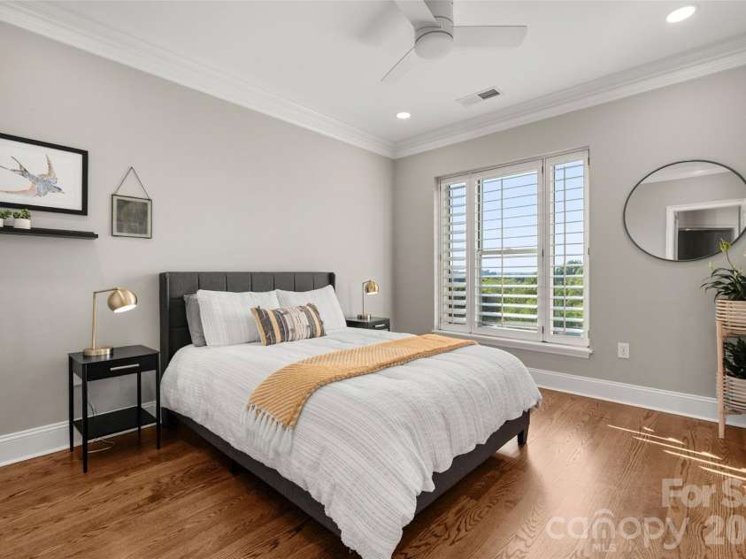 400 Church Street, Charlotte, NC 28202.  MLS# CAR4376398, YatesRealty ID 4535. 