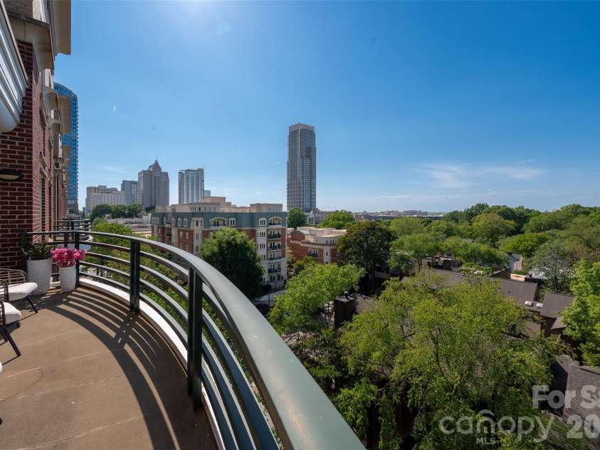 400 Church Street, Charlotte, NC 28202.  MLS# CAR4376398, YatesRealty ID 4535. 