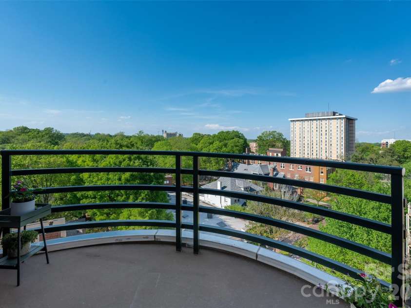 400 Church Street, Charlotte, NC 28202.  MLS# CAR4376398, YatesRealty ID 4535. 