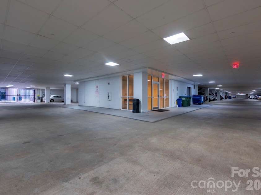 400 Church Street, Charlotte, NC 28202.  MLS# CAR4376398, YatesRealty ID 4535. 