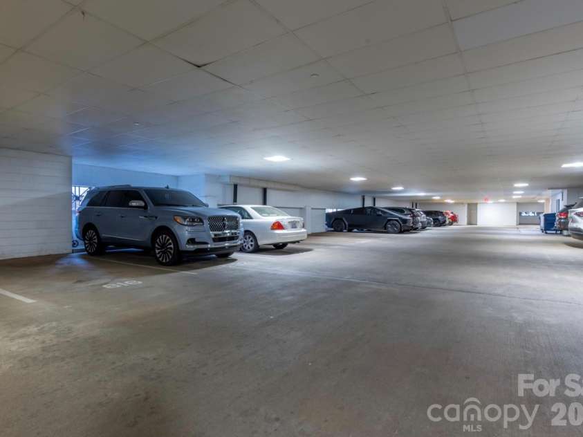 400 Church Street, Charlotte, NC 28202.  MLS# CAR4376398, YatesRealty ID 4535. 