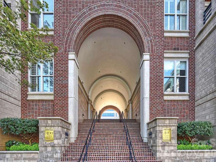 400 Church Street, Charlotte, NC 28202.  MLS# CAR4376398, YatesRealty ID 4535. 