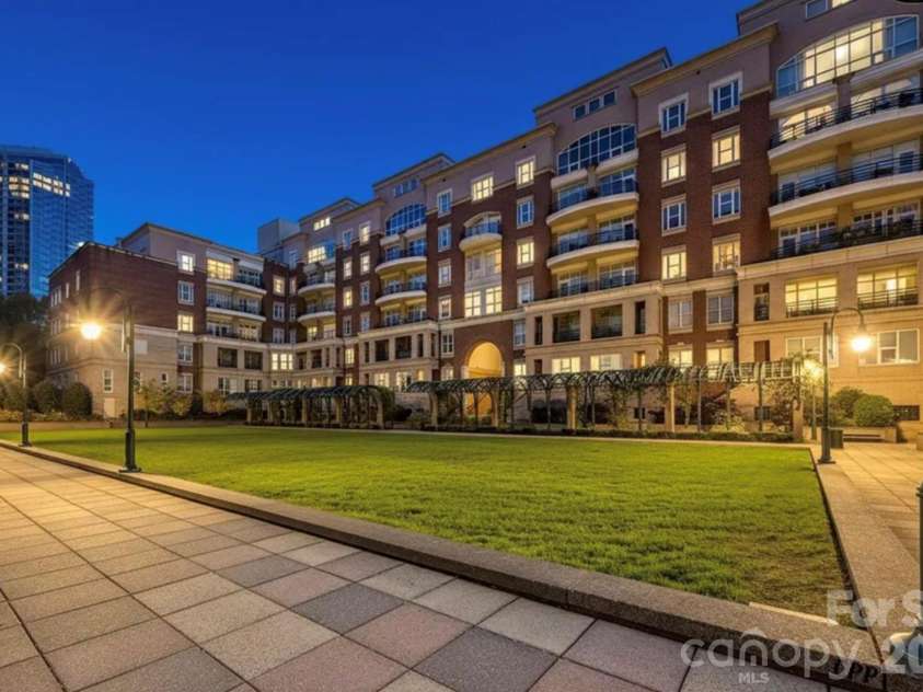 400 Church Street, Charlotte, NC 28202.  MLS# CAR4376398, YatesRealty ID 4535. 