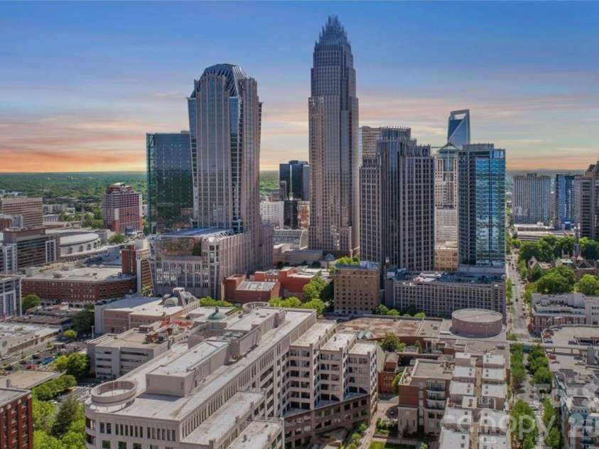 400 Church Street, Charlotte, NC 28202.  MLS# CAR4376398, YatesRealty ID 4535. 