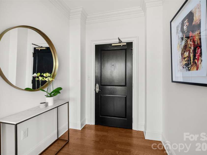 400 Church Street, Charlotte, NC 28202.  MLS# CAR4376398, YatesRealty ID 4535. 
