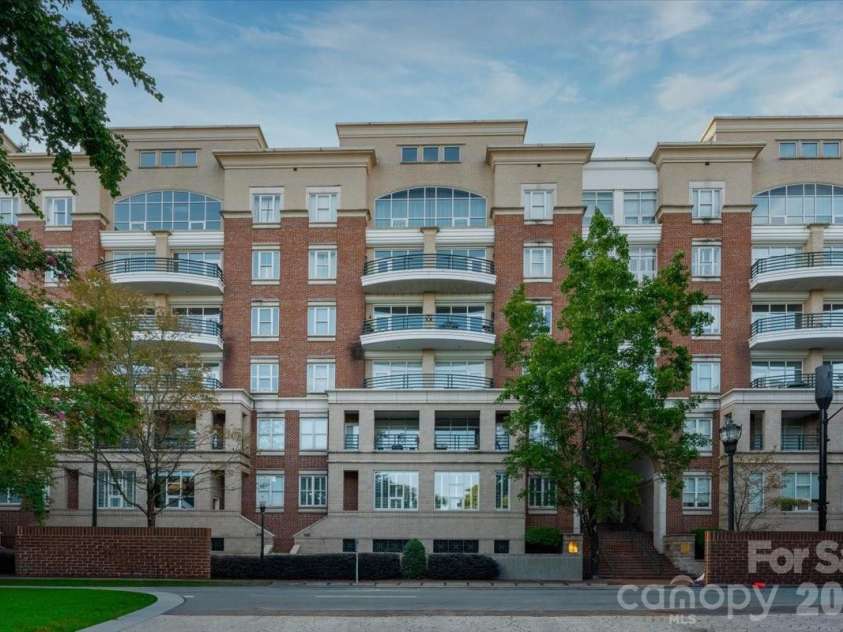 400 Church Street, Charlotte, NC 28202.  MLS# CAR4415061, YatesRealty ID 4535. 