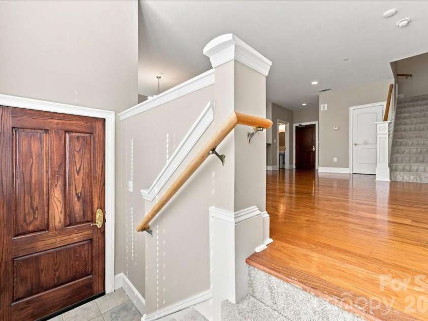 400 Church Street, Charlotte, NC 28202.  MLS# CAR4415061, YatesRealty ID 4535. 