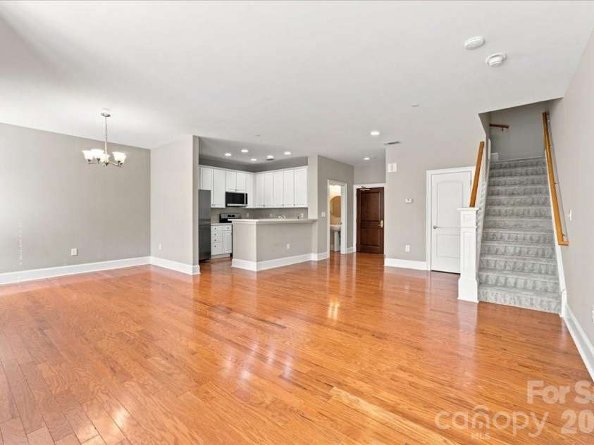 400 Church Street, Charlotte, NC 28202.  MLS# CAR4415061, YatesRealty ID 4535. 