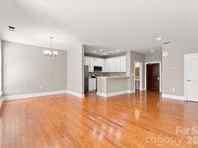 400 Church Street, Charlotte, NC 28202.  MLS# CAR4415061, YatesRealty ID 4535. 