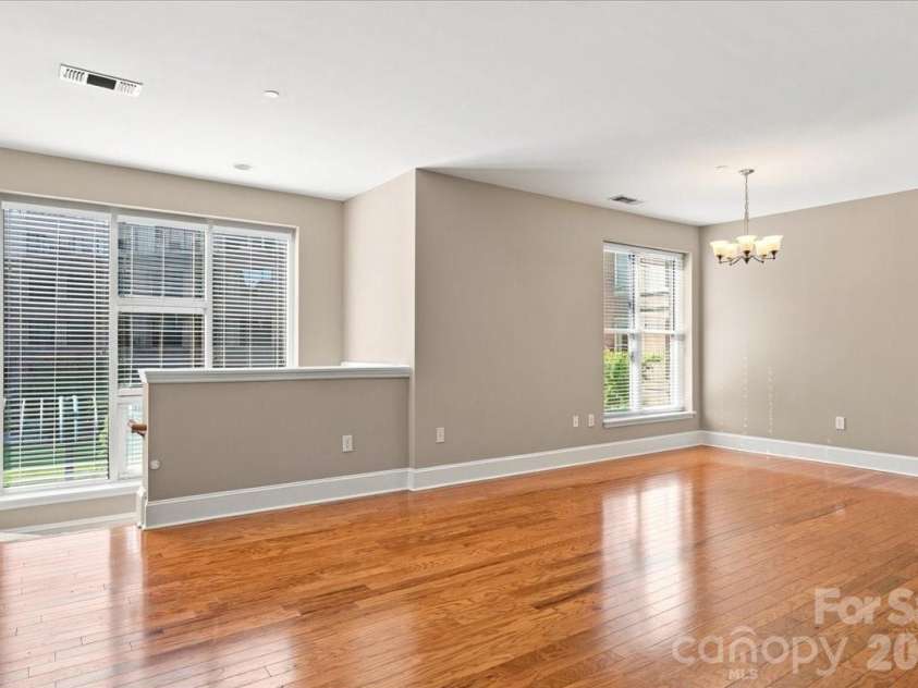 400 Church Street, Charlotte, NC 28202.  MLS# CAR4415061, YatesRealty ID 4535. 
