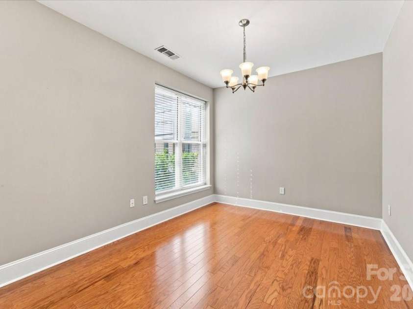 400 Church Street, Charlotte, NC 28202.  MLS# CAR4415061, YatesRealty ID 4535. 