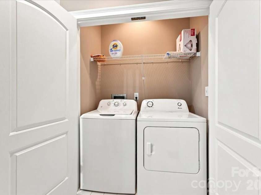 400 Church Street, Charlotte, NC 28202.  MLS# CAR4415061, YatesRealty ID 4535. 