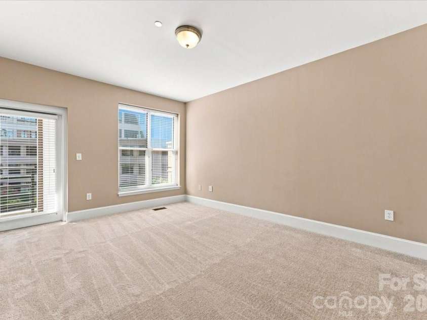 400 Church Street, Charlotte, NC 28202.  MLS# CAR4415061, YatesRealty ID 4535. 