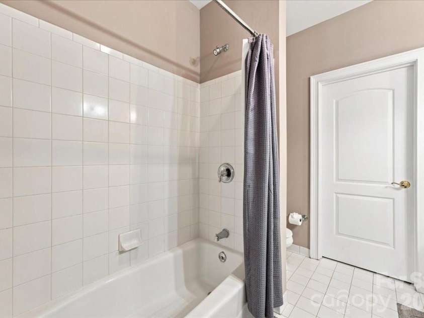 400 Church Street, Charlotte, NC 28202.  MLS# CAR4415061, YatesRealty ID 4535. 