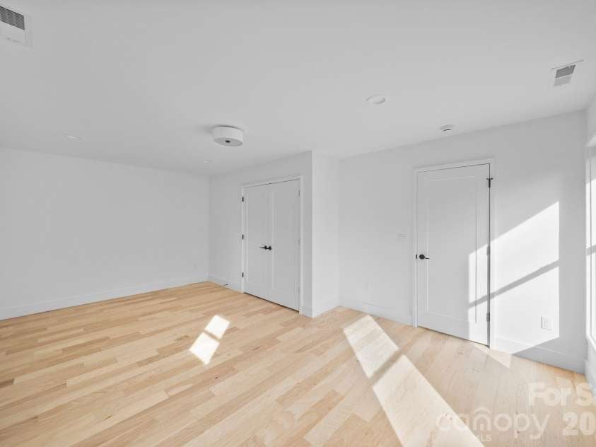 49 Johnson Drive, Asheville, NC 28804.  MLS# CAR4340354, YatesRealty ID 4535. 