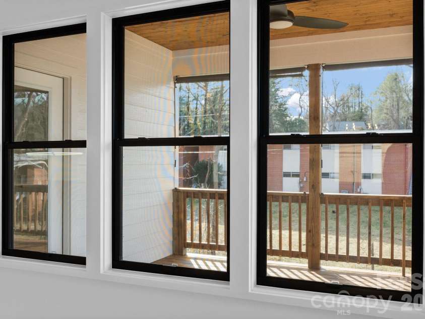 49 Johnson Drive, Asheville, NC 28804.  MLS# CAR4340354, YatesRealty ID 4535. 