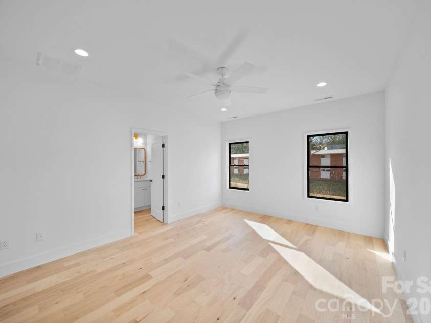 49 Johnson Drive, Asheville, NC 28804.  MLS# CAR4340354, YatesRealty ID 4535. Primary BR