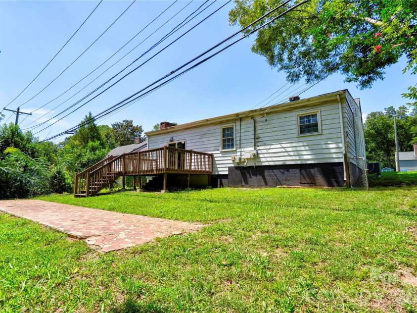 605 Meadowbrook Road, Kings Mountain, NC 28086.  MLS# CAR4415554, YatesRealty ID 45350. 