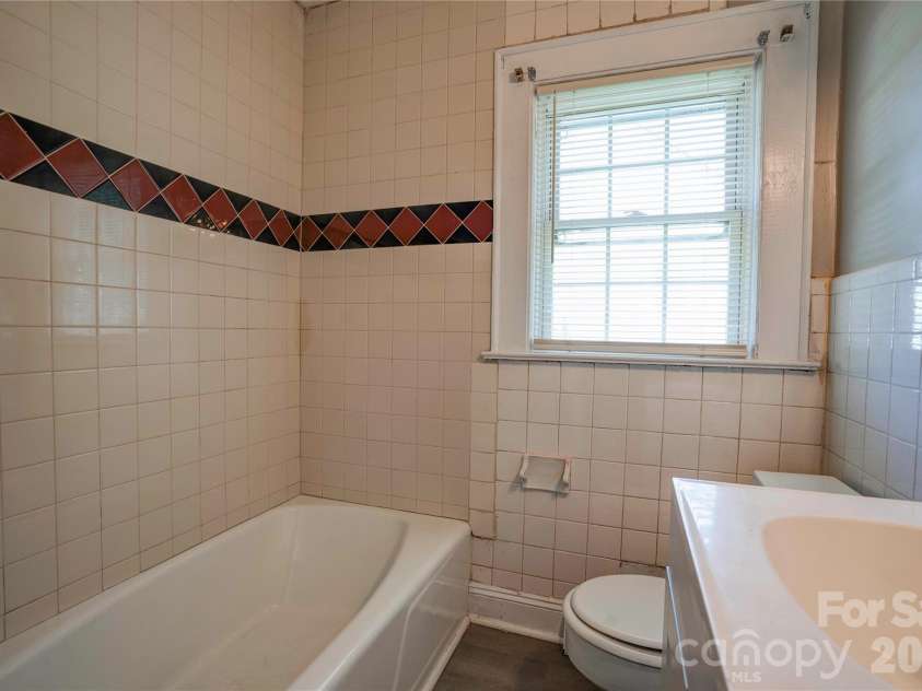 605 Meadowbrook Road, Kings Mountain, NC 28086.  MLS# CAR4415554, YatesRealty ID 45350. Bathroom 1
