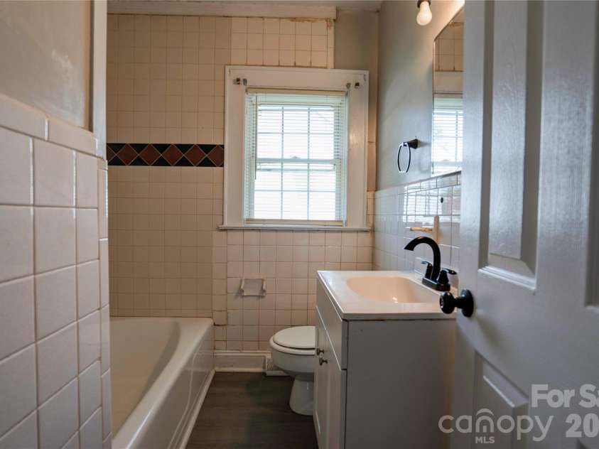 605 Meadowbrook Road, Kings Mountain, NC 28086.  MLS# CAR4415554, YatesRealty ID 45350. Bathroom 1