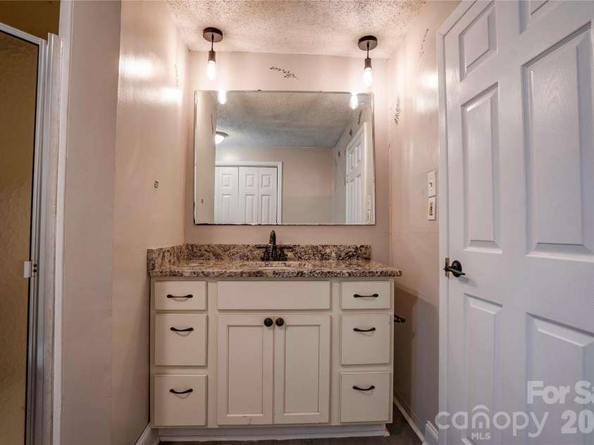 605 Meadowbrook Road, Kings Mountain, NC 28086.  MLS# CAR4415554, YatesRealty ID 45350. Bathroom 2