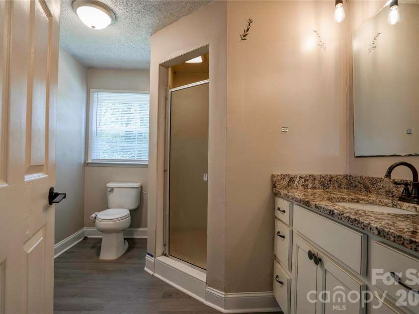 605 Meadowbrook Road, Kings Mountain, NC 28086.  MLS# CAR4415554, YatesRealty ID 45350. Bathroom 2