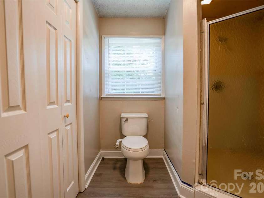 605 Meadowbrook Road, Kings Mountain, NC 28086.  MLS# CAR4415554, YatesRealty ID 45350. Bathroom 2
