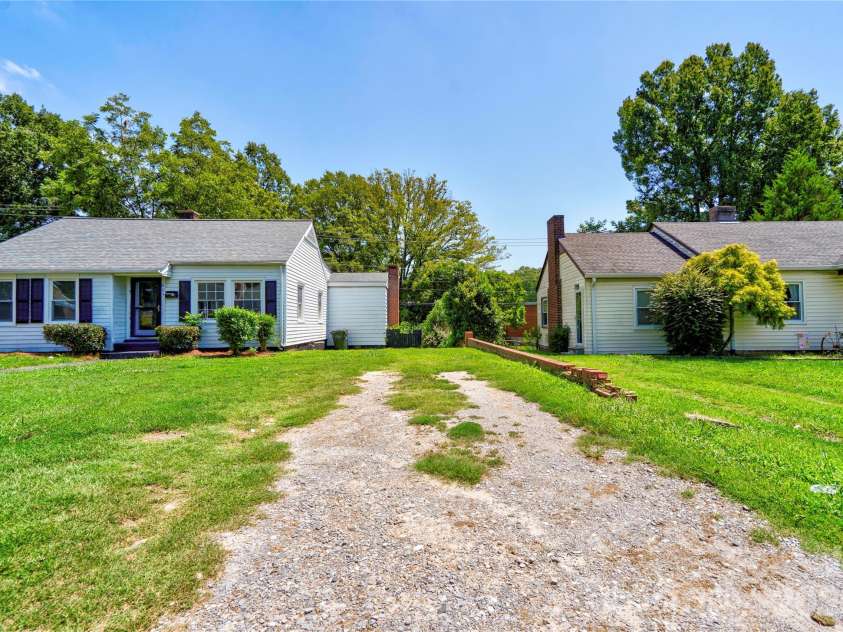605 Meadowbrook Road, Kings Mountain, NC 28086.  MLS# CAR4415554, YatesRealty ID 45350. Driveway