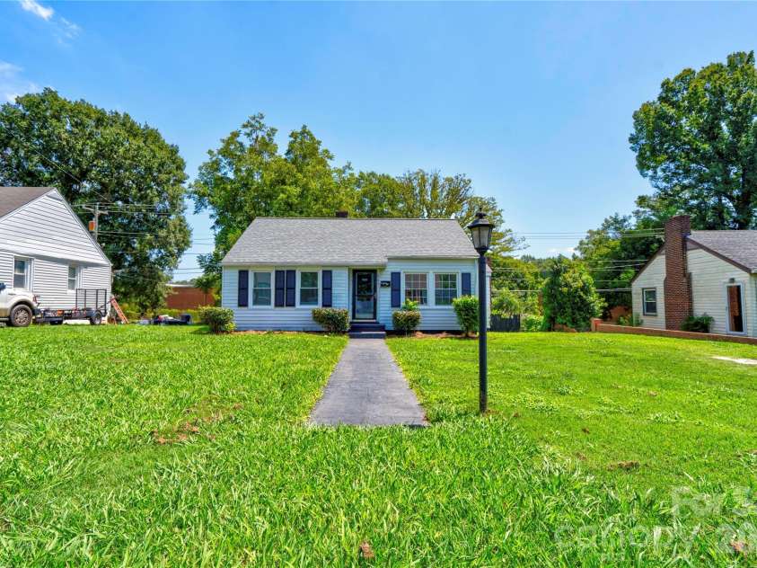 605 Meadowbrook Road, Kings Mountain, NC 28086.  MLS# CAR4415554, YatesRealty ID 45350. Front