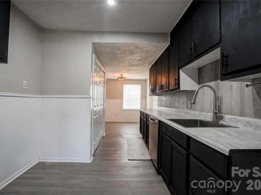 605 Meadowbrook Road, Kings Mountain, NC 28086.  MLS# CAR4415554, YatesRealty ID 45350. Kitchen
