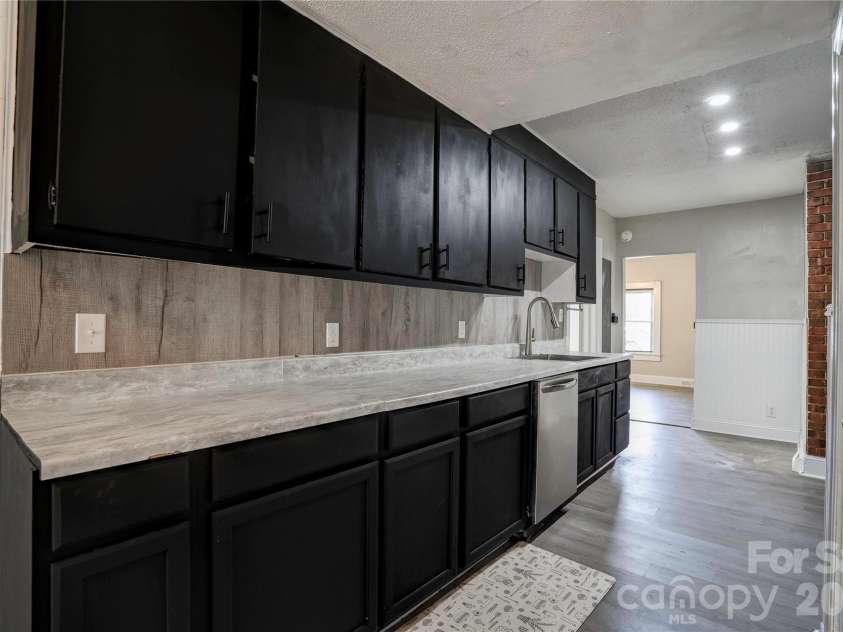 605 Meadowbrook Road, Kings Mountain, NC 28086.  MLS# CAR4415554, YatesRealty ID 45350. Kitchen