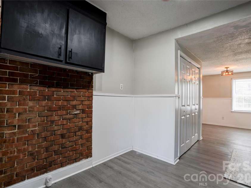 605 Meadowbrook Road, Kings Mountain, NC 28086.  MLS# CAR4415554, YatesRealty ID 45350. Kitchen