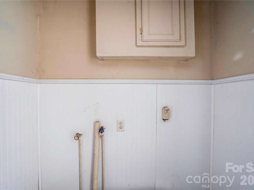 605 Meadowbrook Road, Kings Mountain, NC 28086.  MLS# CAR4415554, YatesRealty ID 45350. Laundry Room