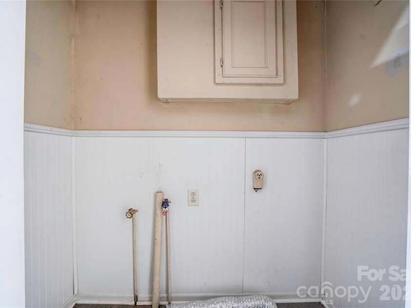 605 Meadowbrook Road, Kings Mountain, NC 28086.  MLS# CAR4415554, YatesRealty ID 45350. Laundry Room