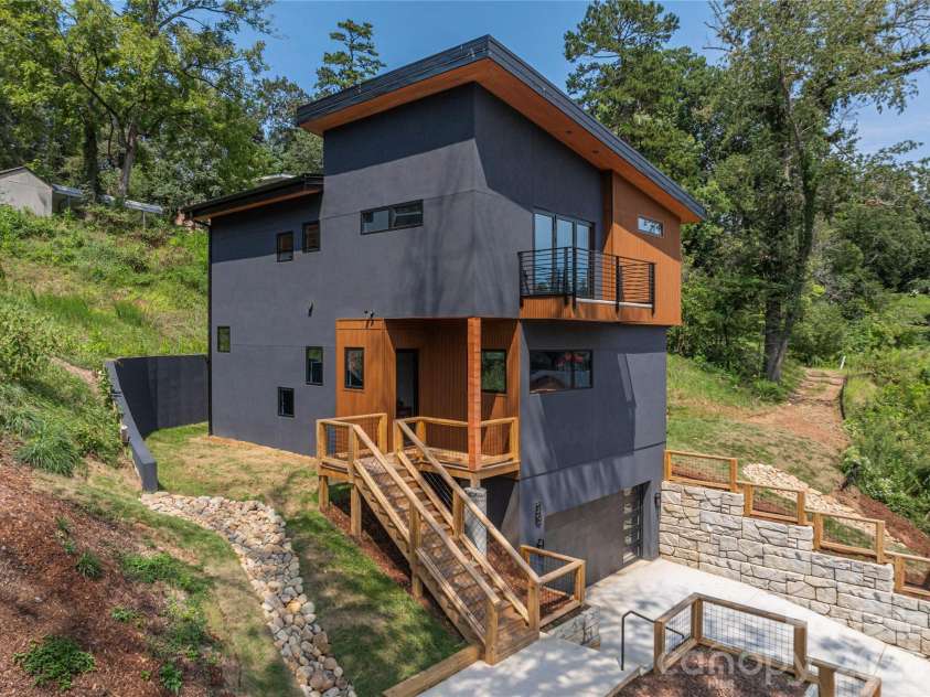 19 Woodbine Road, Asheville, NC 28804.  MLS# CAR4415169, YatesRealty ID 45358. 