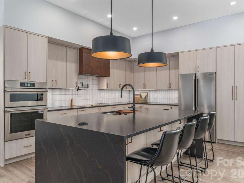 19 Woodbine Road, Asheville, NC 28804.  MLS# CAR4415169, YatesRealty ID 45358. Beautiful kitchen