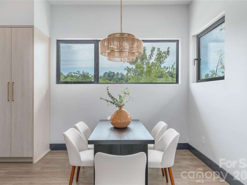 19 Woodbine Road, Asheville, NC 28804.  MLS# CAR4415169, YatesRealty ID 45358. Dining area