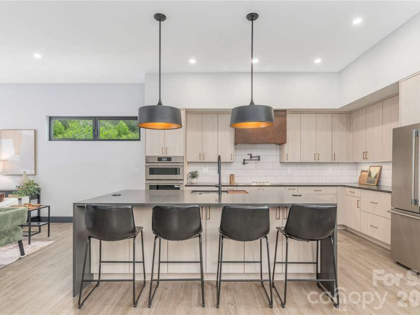19 Woodbine Road, Asheville, NC 28804.  MLS# CAR4415169, YatesRealty ID 45358. Kitchen island seating
