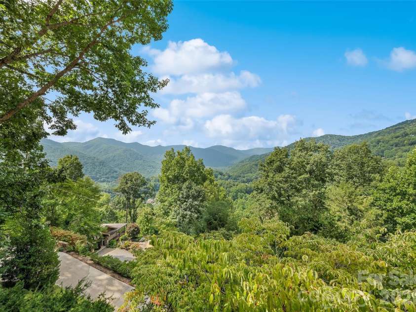 509 Deer Creek Trail, Maggie Valley, NC 28751.  MLS# CAR4408706, YatesRealty ID 45359. 