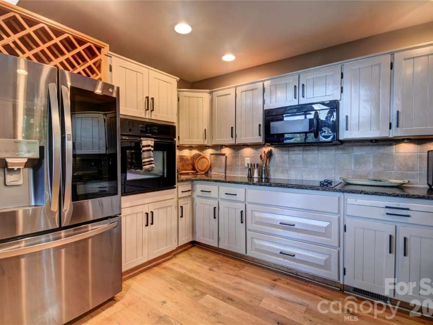 509 Deer Creek Trail, Maggie Valley, NC 28751.  MLS# CAR4408706, YatesRealty ID 45359. Another kitchen photo