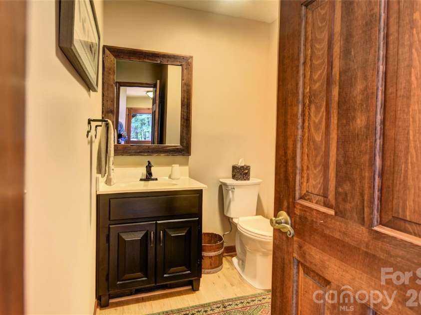 509 Deer Creek Trail, Maggie Valley, NC 28751.  MLS# CAR4408706, YatesRealty ID 45359. Powder room off the entry corridor
