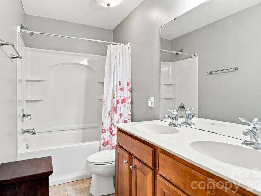 7819 Lamington Drive, Fort Mill, SC 29707.  MLS# CAR4408281, YatesRealty ID 45365. 
