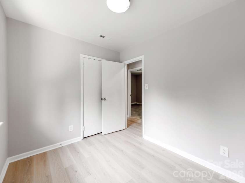 4925 Springview Road, Charlotte, NC 28213.  MLS# CAR4411619, YatesRealty ID 45366. 