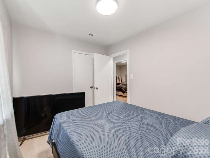 4925 Springview Road, Charlotte, NC 28213.  MLS# CAR4411619, YatesRealty ID 45366. 
