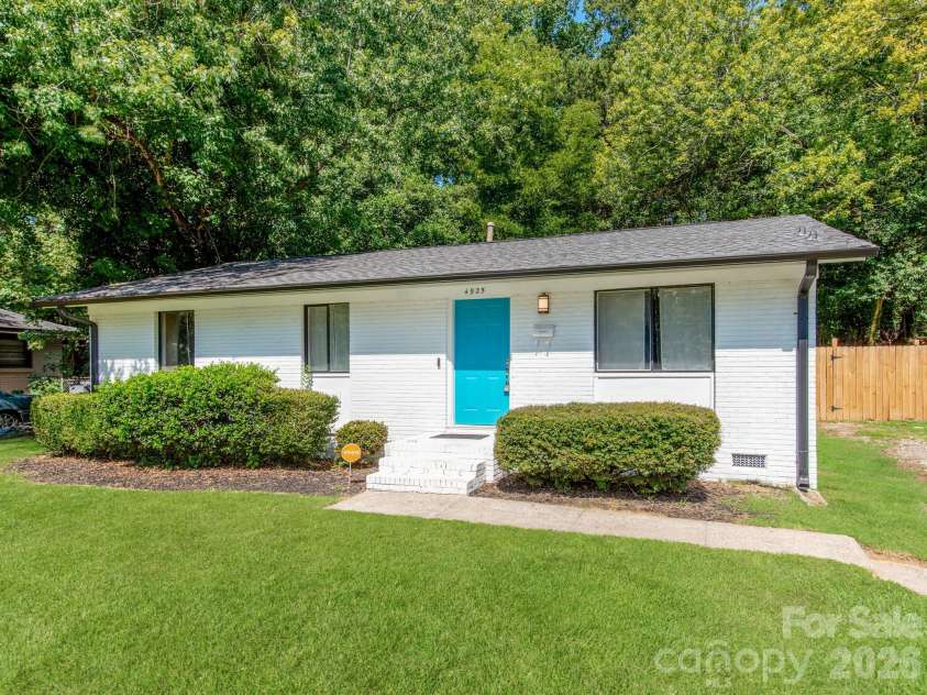 4925 Springview Road, Charlotte, NC 28213.  MLS# CAR4411619, YatesRealty ID 45366. 